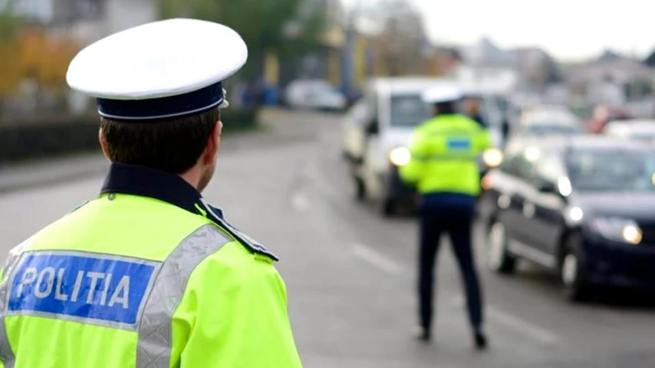 Dosar penal pentru un constănțean care tracta cu autoutilitara o rulotă cu numere de înmatriculare expirate