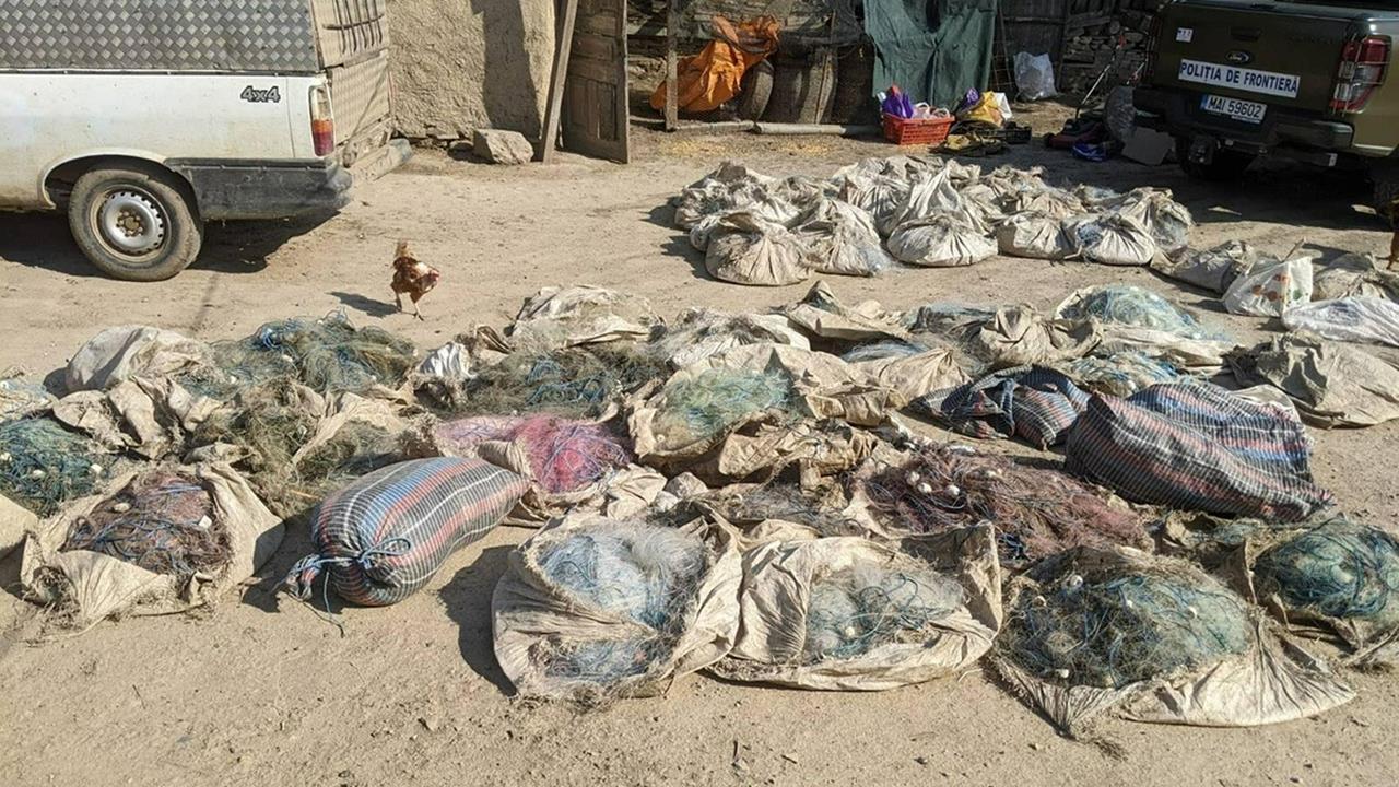(FOTO) 7.700 de plase mono-filament descoperite de polițiștii de frontieră urma unor percheziții