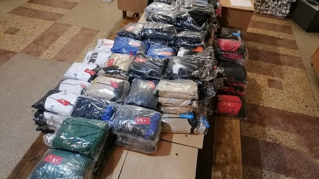 Bunuri susceptibile a fi contrafăcute în valoare de 47.000 lei, confiscate de poliţiştii de frontieră de la PTF Ostrov