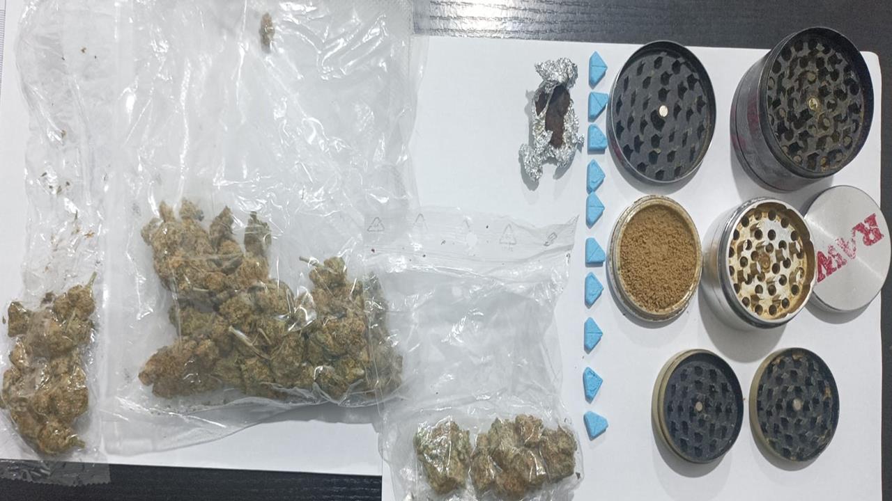 Patru tineri din Mureș, prinși de jandarmi cu droguri, în Vama Veche